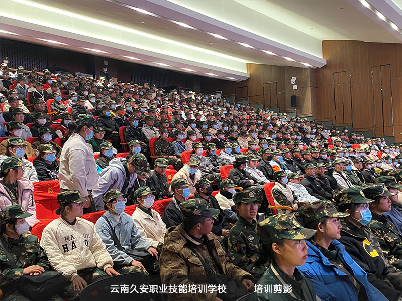 云南民族大學大—新生校園消防知識講座及滅火、疏散逃生演練