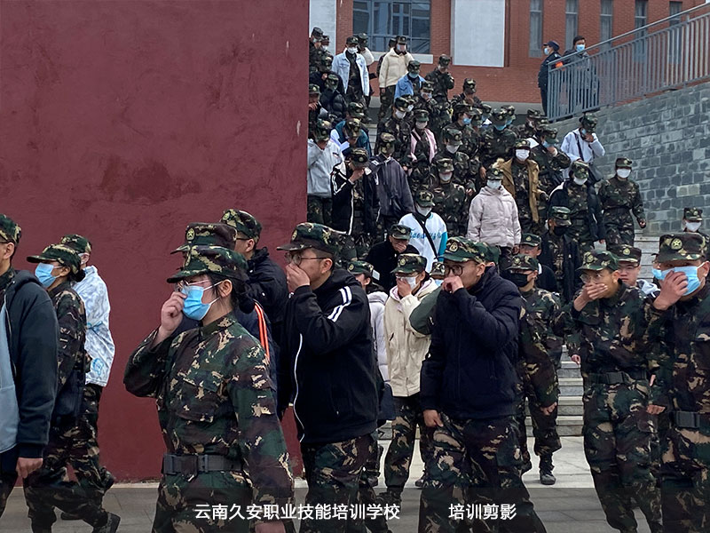 云南民族大學大—新生校園消防知識講座及滅火、疏散逃生演練