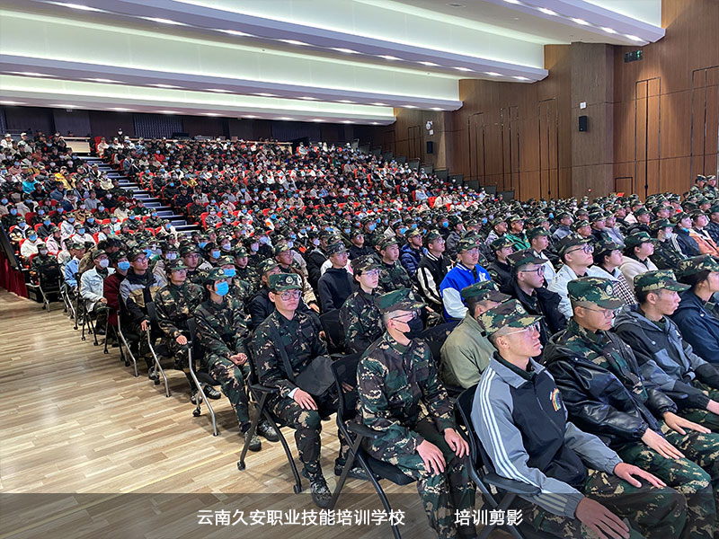 云南民族大學大—新生校園消防知識講座及滅火、疏散逃生演練