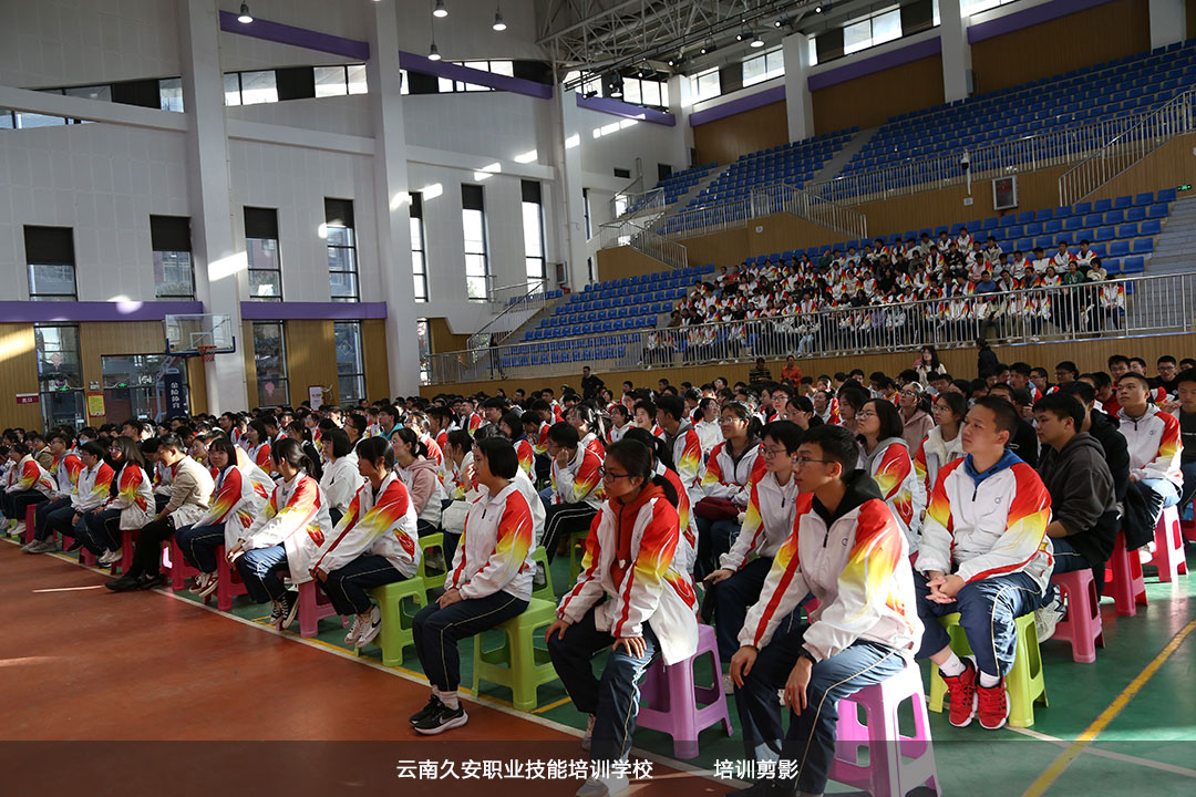 我校組織舉辦校園消防安全知識培訓及演練