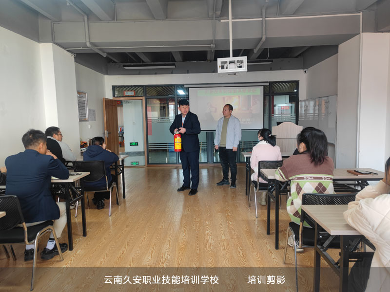 我校于今日舉辦消防演習活動 我校于今日舉辦消防演習活動