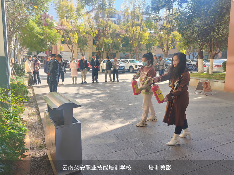 我校于今日舉辦消防演習活動 我校于今日舉辦消防演習活動