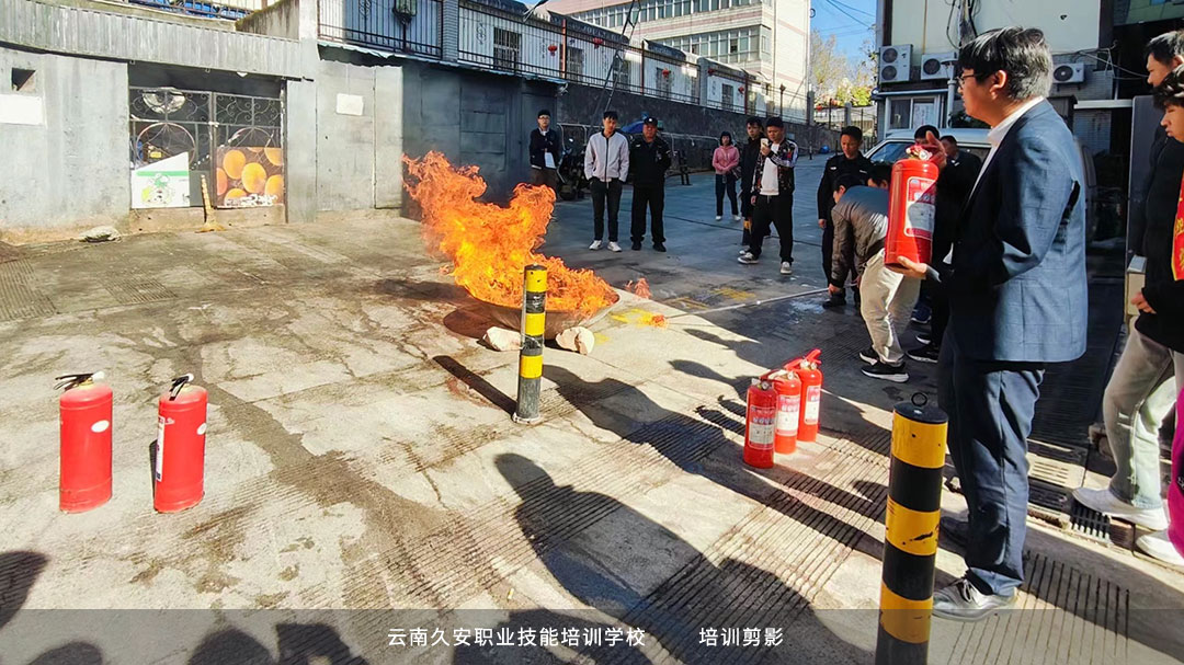 我校在晉寧組織開展的消防安全知識講座及演練圓滿成功 我校在晉寧組織開展的消防安全知識講座及演練圓滿成功