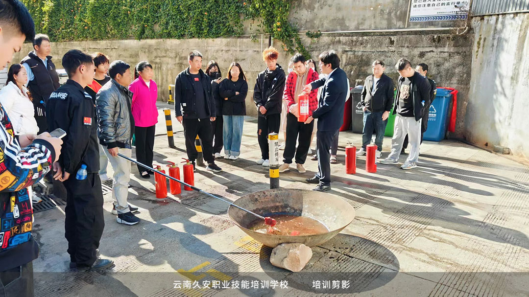 我校在晉寧組織開展的消防安全知識講座及演練圓滿成功 我校在晉寧組織開展的消防安全知識講座及演練圓滿成功